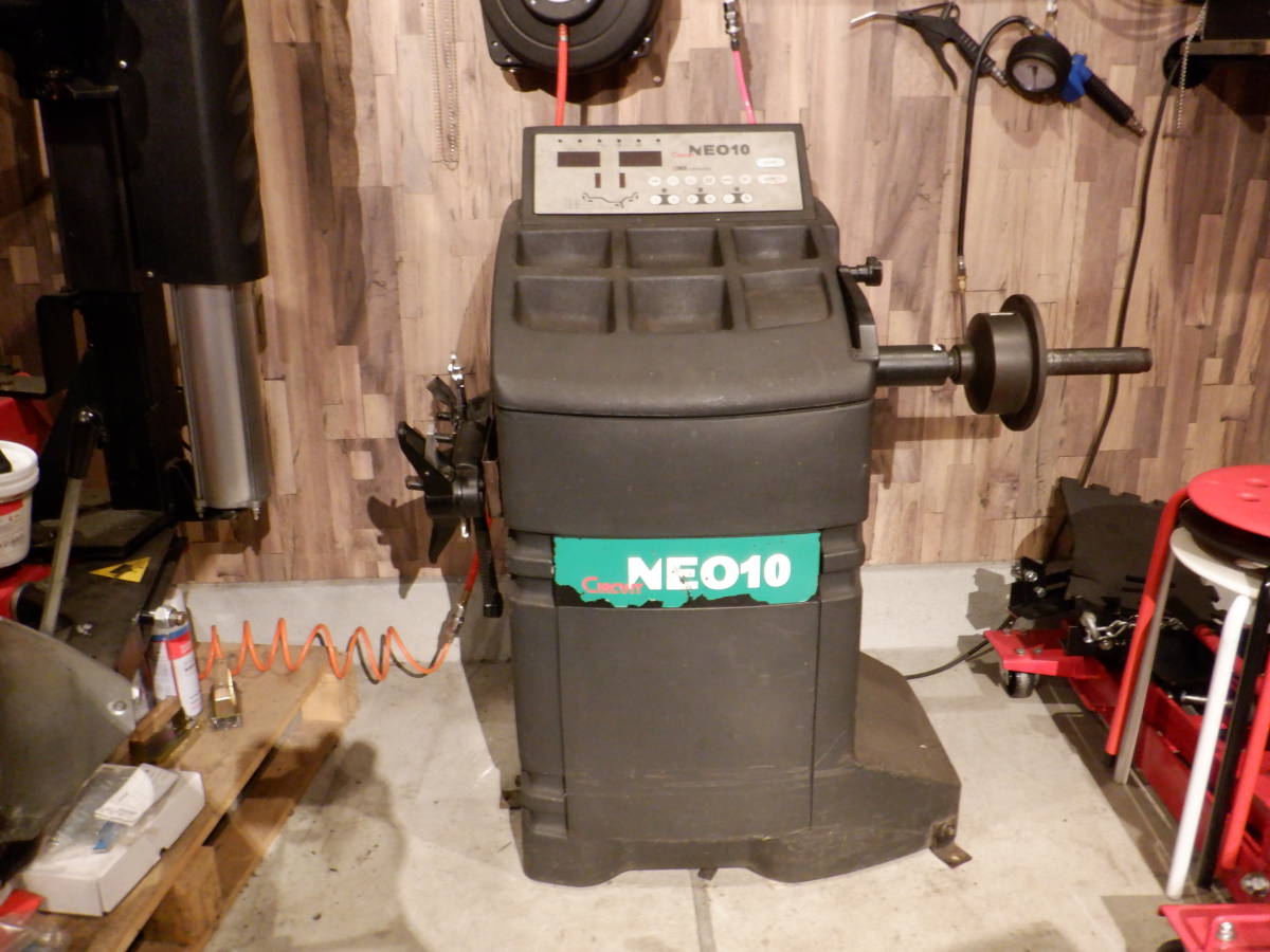 エイワ ホイールバランサー Circuit NEO10 中古 現在も使用中です。アダプター3種ともお付けします。EIWA