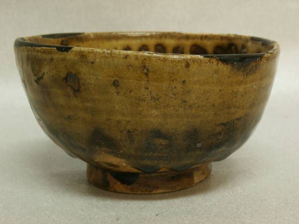 茶道具：江戸初期 古美濃鉄釉茶碗 発掘品希少骨董 アンティーク