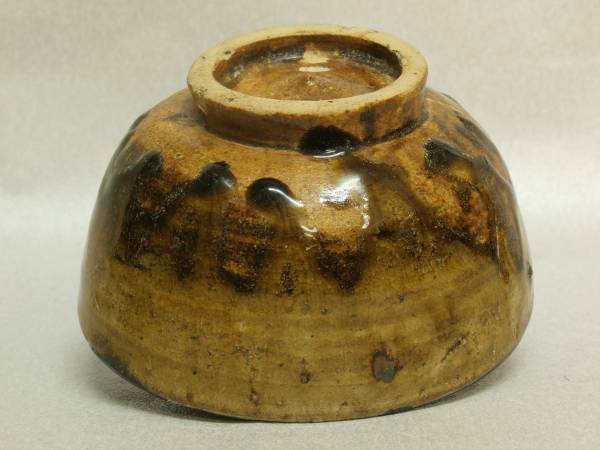 茶道具：江戸初期 古美濃鉄釉茶碗 発掘品希少骨董 アンティーク