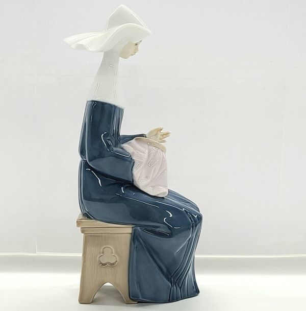 D311-W9-94 LLADRO リヤドロ 修道女 Time to sew 裁縫の時間 5501 