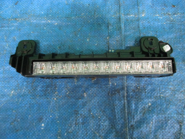 5F　R3　ハイエース　GDH201V　200系　6型　スーパーGL　ダークプライムⅡ　純正　ハイマウント　ストップ　ランプ