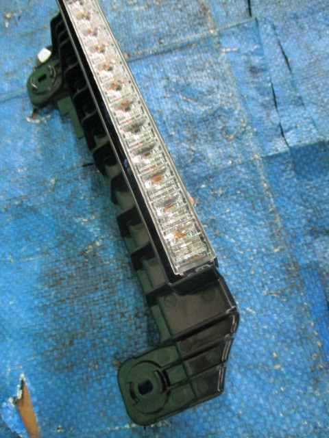 5F　R3　ハイエース　GDH201V　200系　6型　スーパーGL　ダークプライムⅡ　純正　ハイマウント　ストップ　ランプ