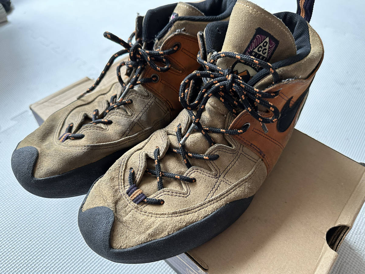 nike acg air lava dome 2000