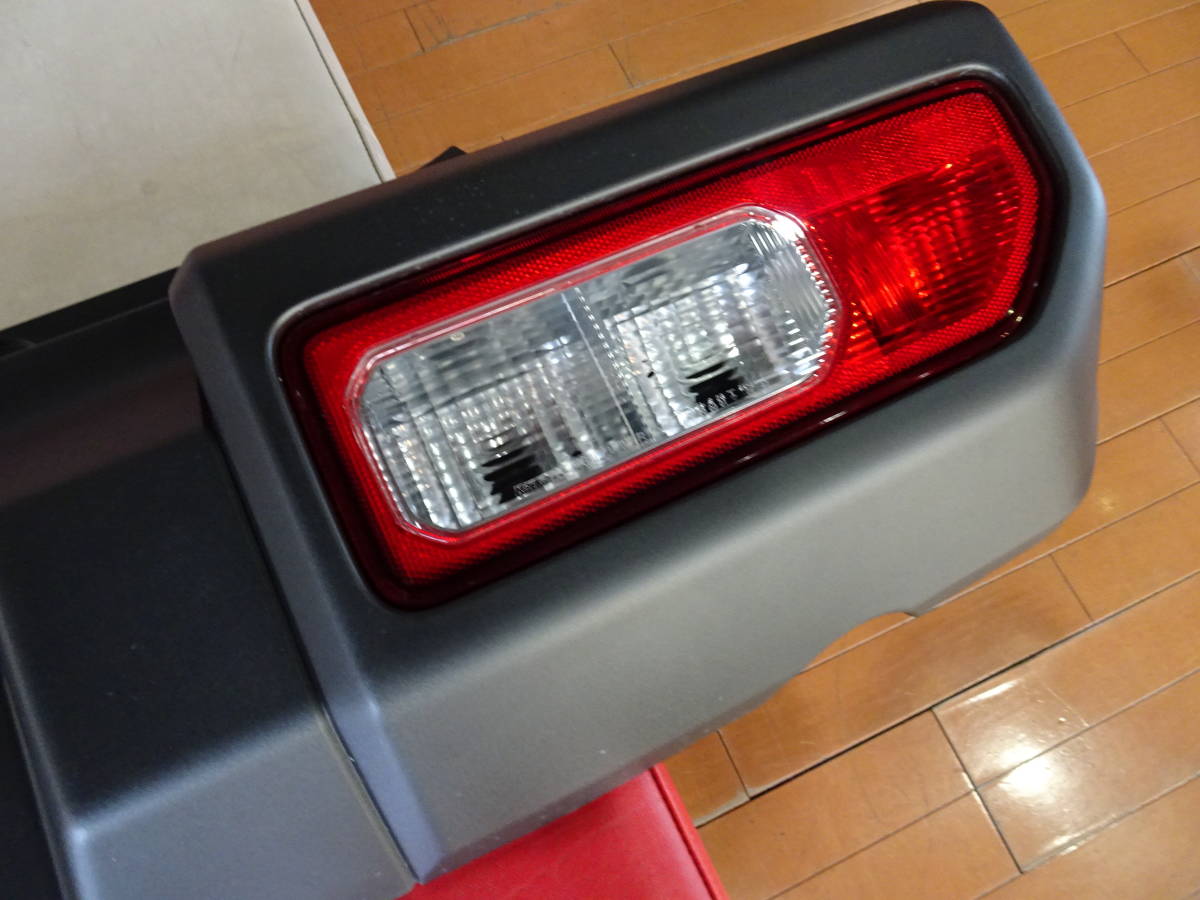 ジムニー JB64W JB74W 純正 リアバンパー 新車 1000km外し スズキ JB64W ジムニー純正リアバンパー 新車外し 71811-77R