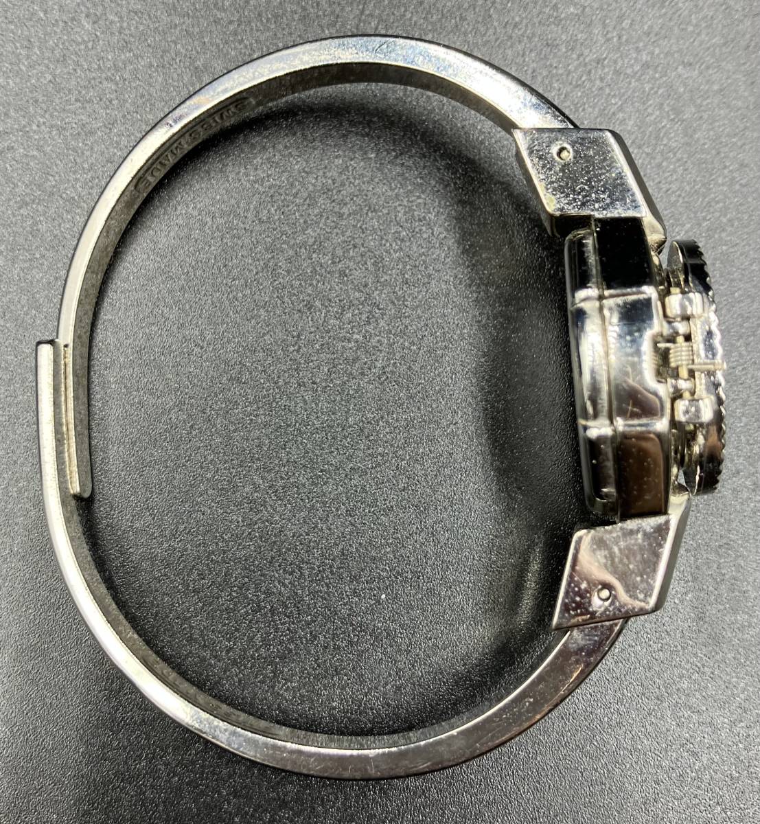 Andre Mouche スイス アンドレムッシュ バングル レディース 腕時計