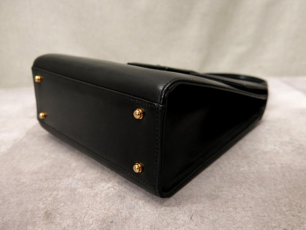 ○超美品○GIVENCHY ジバンシィ○刺繍 4Gロゴ○カーフ レザー 本革 