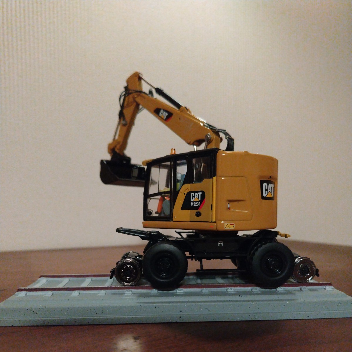 M323F Railroad Wheeled 1:50 Yellow Cat® Excavator Safety - Diecast