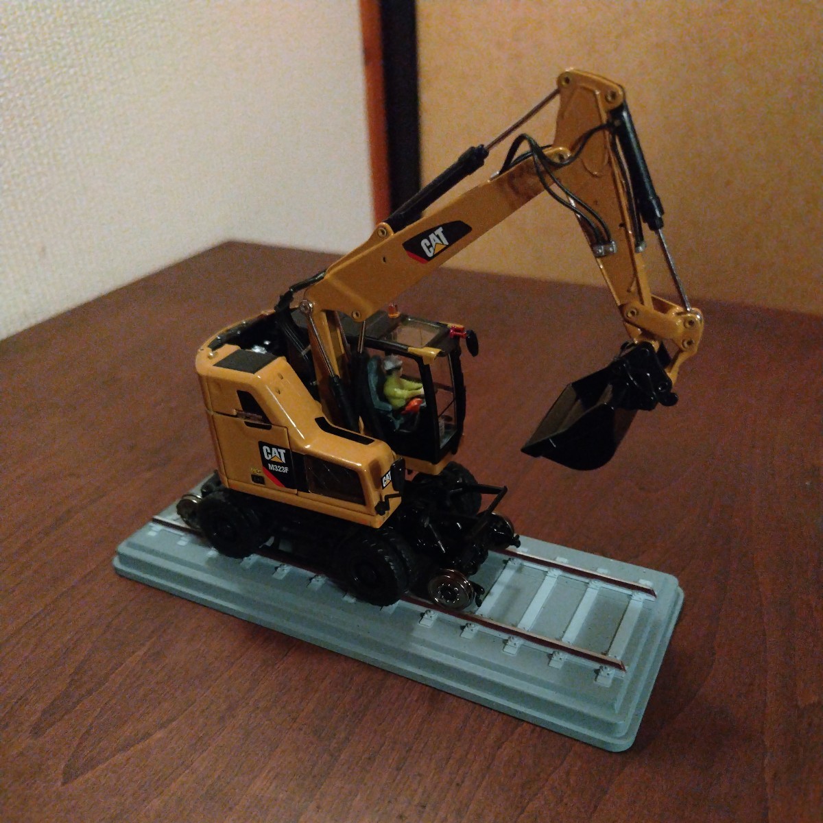 M323F Railroad Wheeled 1:50 Yellow Cat® Excavator Safety - Diecast