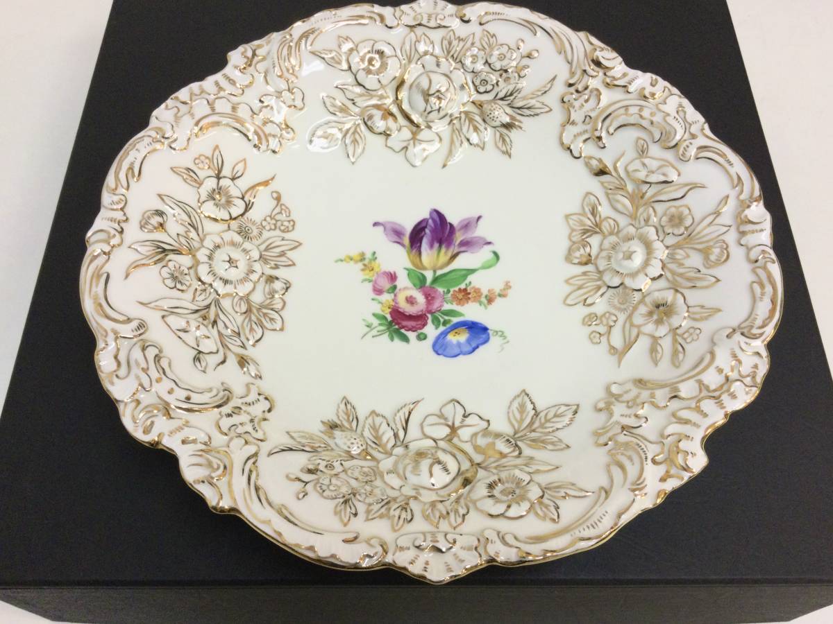 ☆Meissen ☆オールドマイセン 装飾レリーフ飾皿 金飾 白地 花ブーケ文  