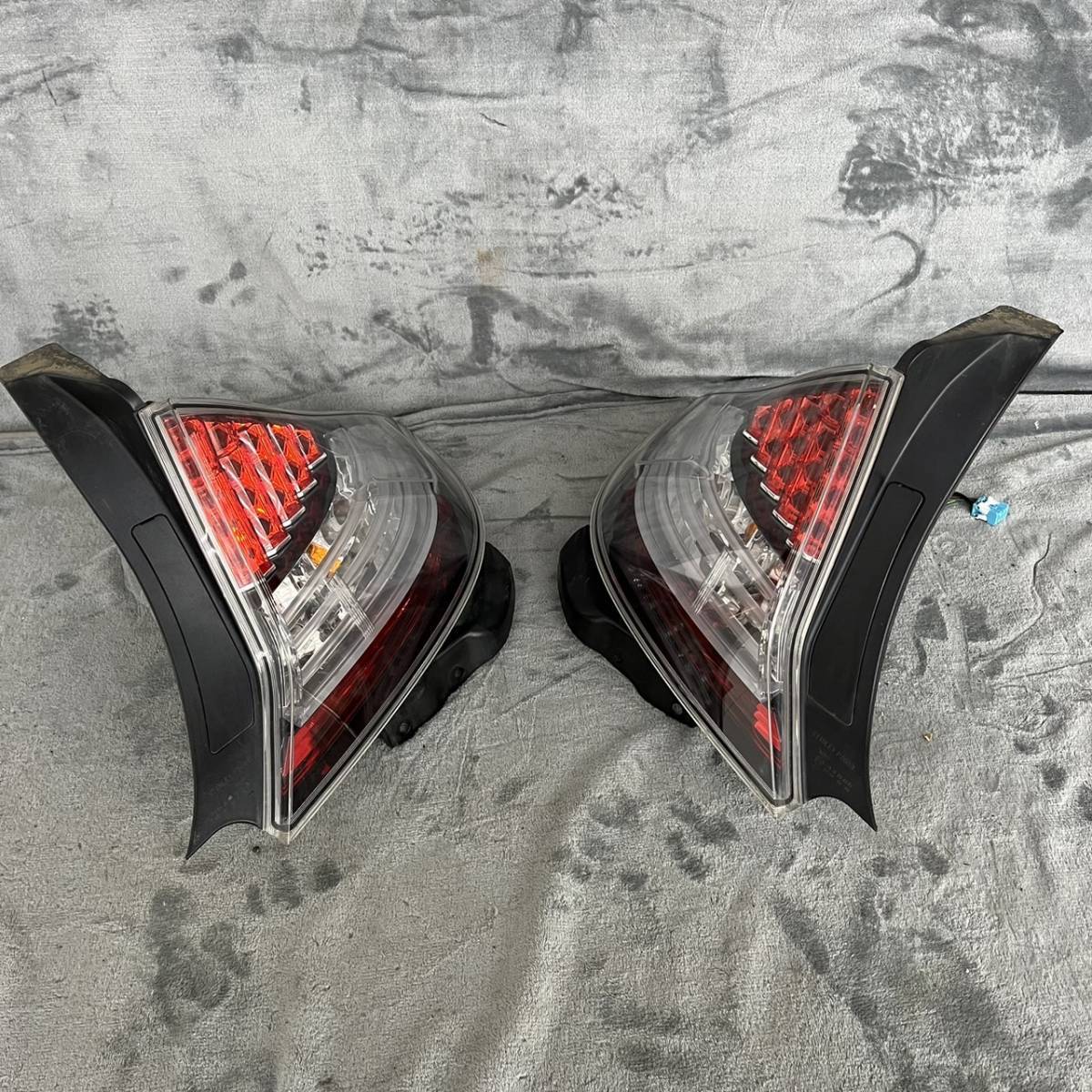 美品 LED点灯OK ホンダ純正 ZF1 CR-Z CRZ 前期 LED テールライト 