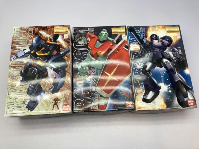 【人気定番，人気】 バンダイ 1/100 MG MS-05B ザクI 黒い三連星 0072575 ほか まとめて まとめて取引 同梱不可 42-2909(機動戦士ガンダム)｜売買されたオークション情報、yahooの商品情報をアーカイブ公開 - オークファン 機動戦士ガンダム