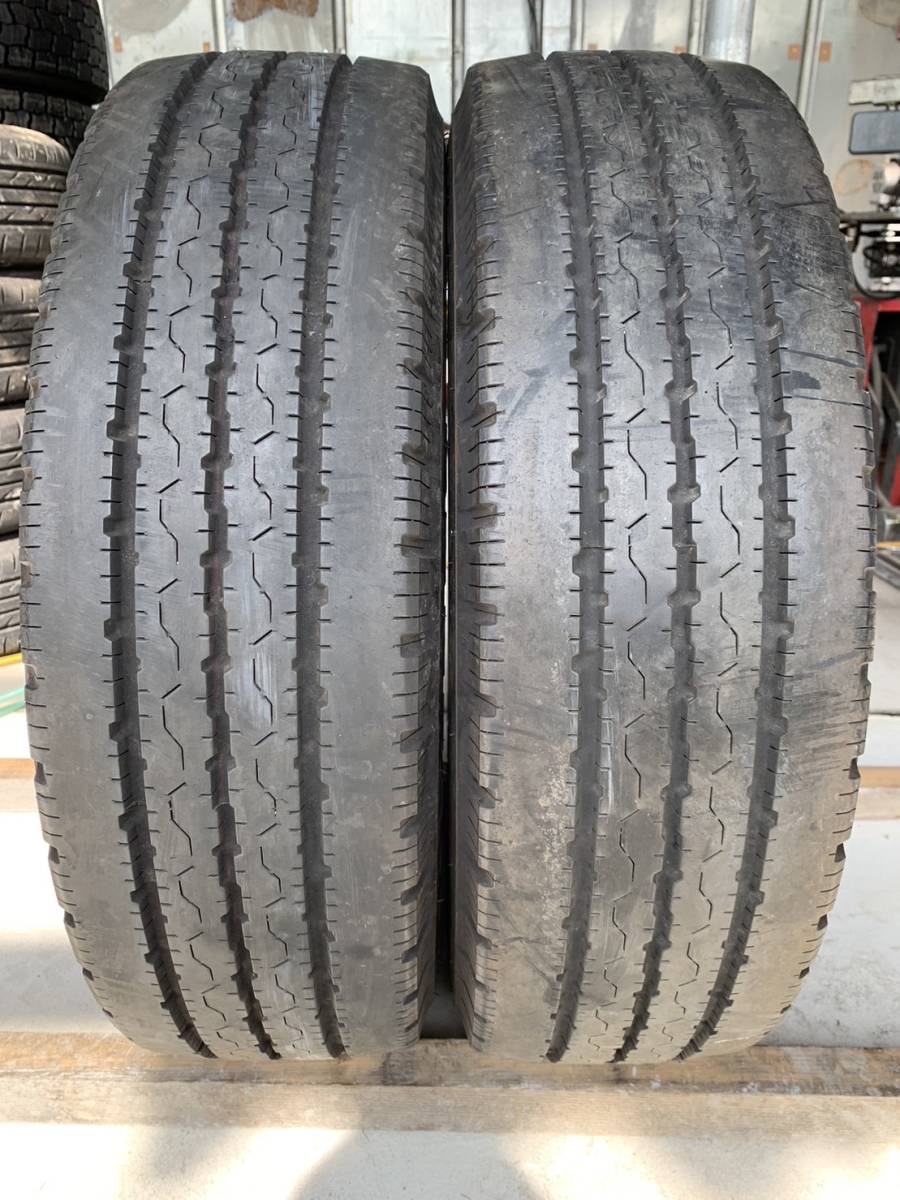 送料込み 215/70R17.5 BRIDGESTONE DURAVIS R205 7mm 18年製 中古 タイヤ 2本