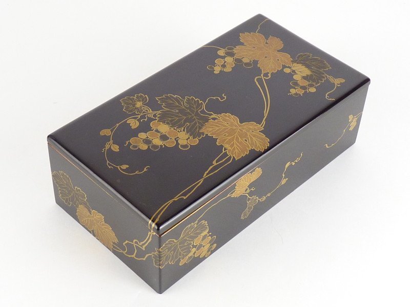 都屋】8 時代 黒塗 葡萄蒔絵 野弁当 幅 約37cm×約21.5
