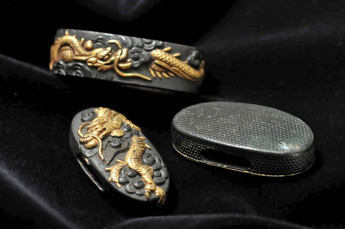 刀装具】 縁1点 頭2点 まとめ品 雲龍象嵌 金工品 ○ 刀剣 売り切り