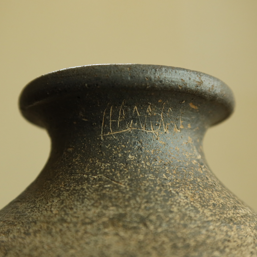 落書きのような魚絵が楽しい 須恵器小壺 箱付き 土器 花器