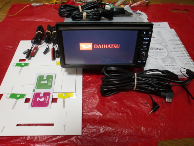 【ダイハツ純正】2014～2015年販売モデル★新品フィルムアンテナ付★取扱説明書付属！★NSZP-W64D【即決おまけ有！】