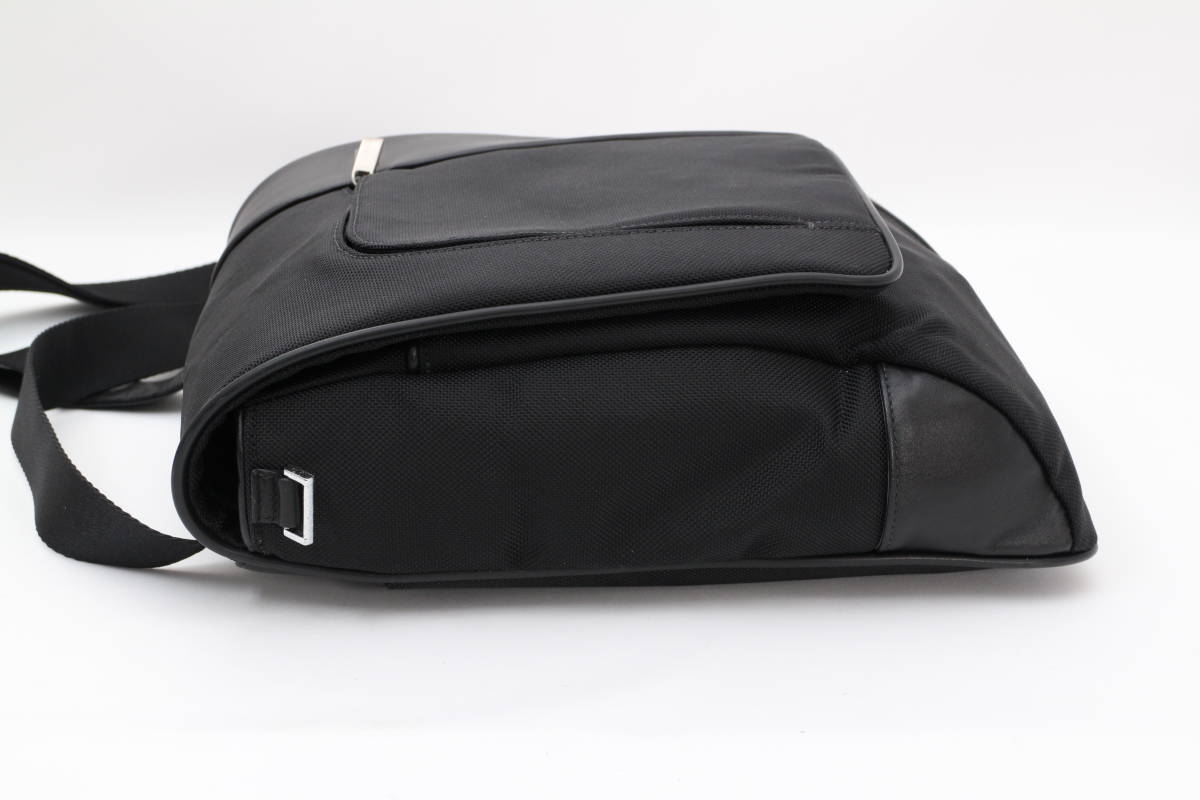 極美品】 トゥミ TUMI ショルダーバッグ 斜め掛け メッセンジャー 