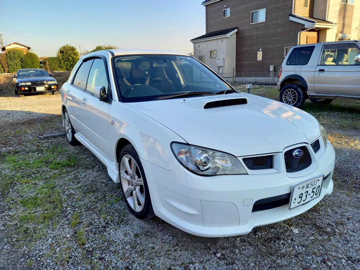 インプレッサスポーツワゴン WRX STI 4AT 白 内外装綺麗 リフトアップ可能 インプレッサスポーツワゴン ホワイト系(白)の中古車を探すなら スバル インプレッサハッチバックSTI・ホワイト(白)の中古車を探す 1.5R (ホワイト