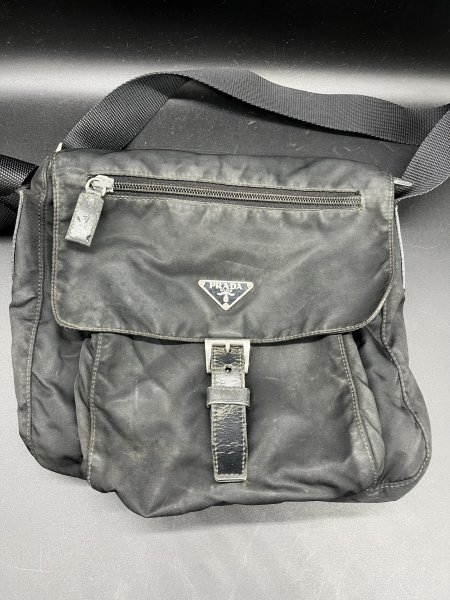 PRADA プラダ ナイロン ショルダーバッグ 黒 ブラック 肩掛け 斜め掛け 鞄 三角ロゴ