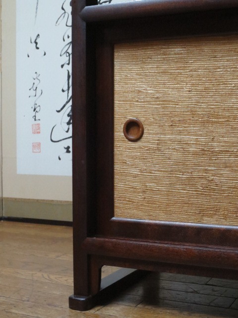 松本民芸家具 ミズメザクラ 無垢材 E型 クズ布 飾り棚 定価297.000円 最高峰 松本民芸家具 ミズメザクラ 無垢材 E型 クズ布 茶タンス/飾り棚