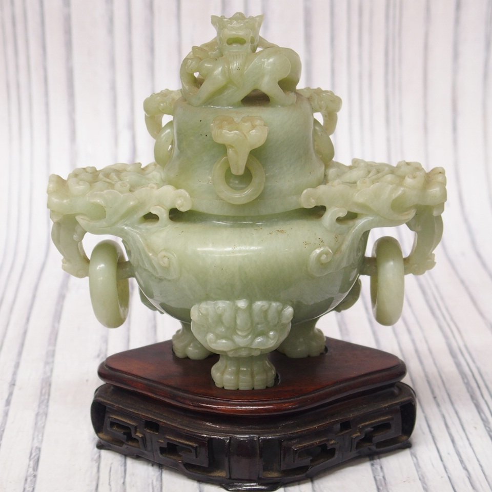 Yahoo!オークション - m001 H 中国古玩 玉製 翡翠 龍摘彫刻三足香炉 唐木