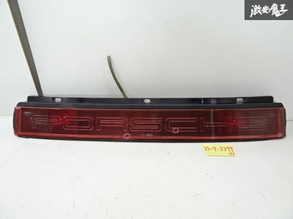 ポルシェ964純正リアセンターガーニッシュ ジャンク品 希少 ポルシェ 純正 964 911 カレラ 前期 空冷 リア ガーニッシュ単体