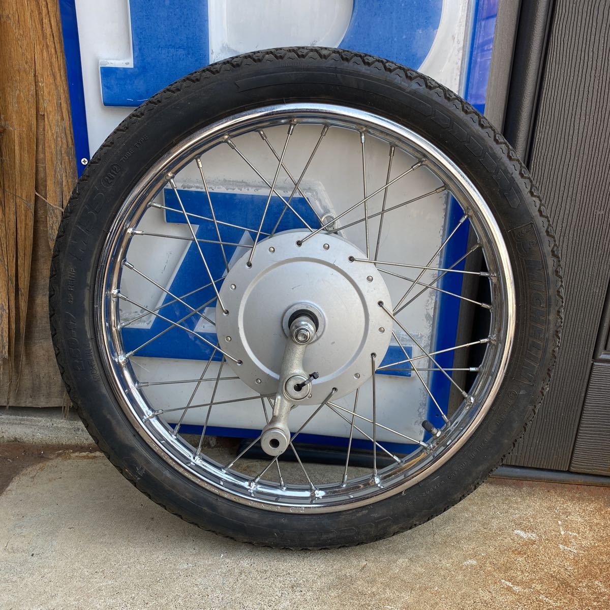 G504 スーパーカブ 90 デカドラム フロントホイールセット ダンロップ D107F 2.50-17 1.40メッキリム C50 カブ流用