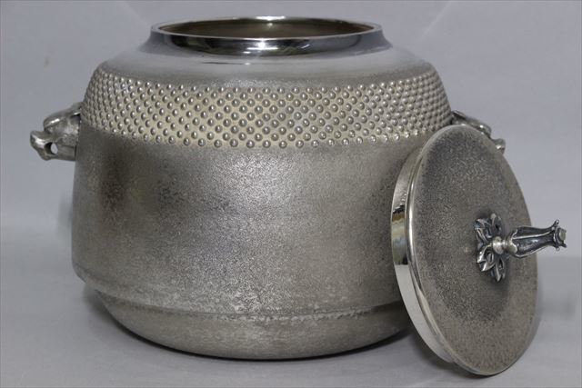 純銀刻印 槌目 銀瓶 387g トウオ 東さ7-0607☆2F 純銀刻印 槌目 銀瓶