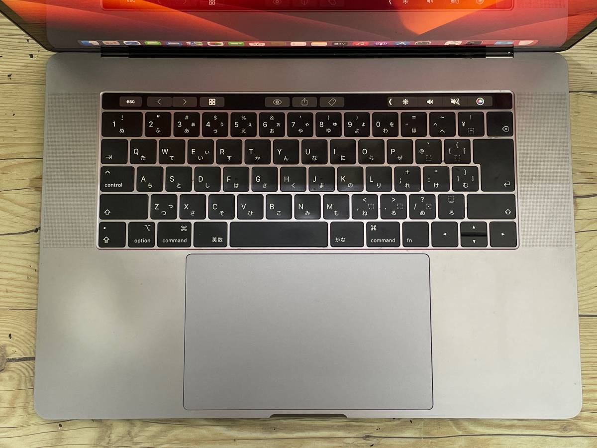 MacBook Pro Touch Bar 15 Retina (2018) - Core i7 2.2 GHz 256 SSD - 16 Go QWERTY - Néerlandais | Back Market