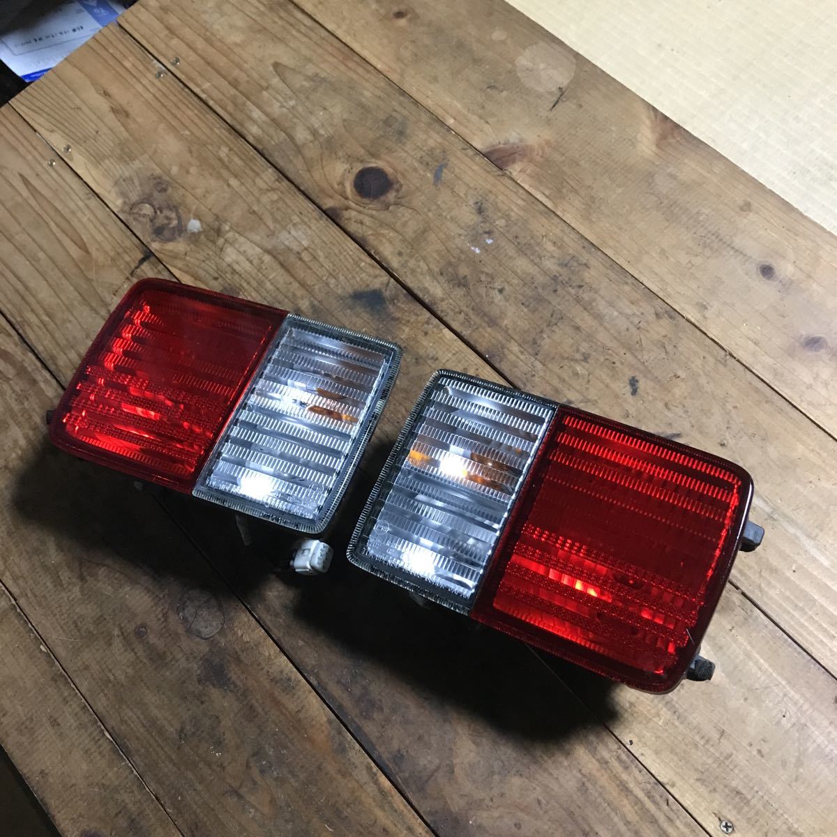 平成26年6月登録　スズキ　da64v エブリィバン　テールランプ左右セット　実動車取り外し品　点灯確認済み　比較的綺麗
