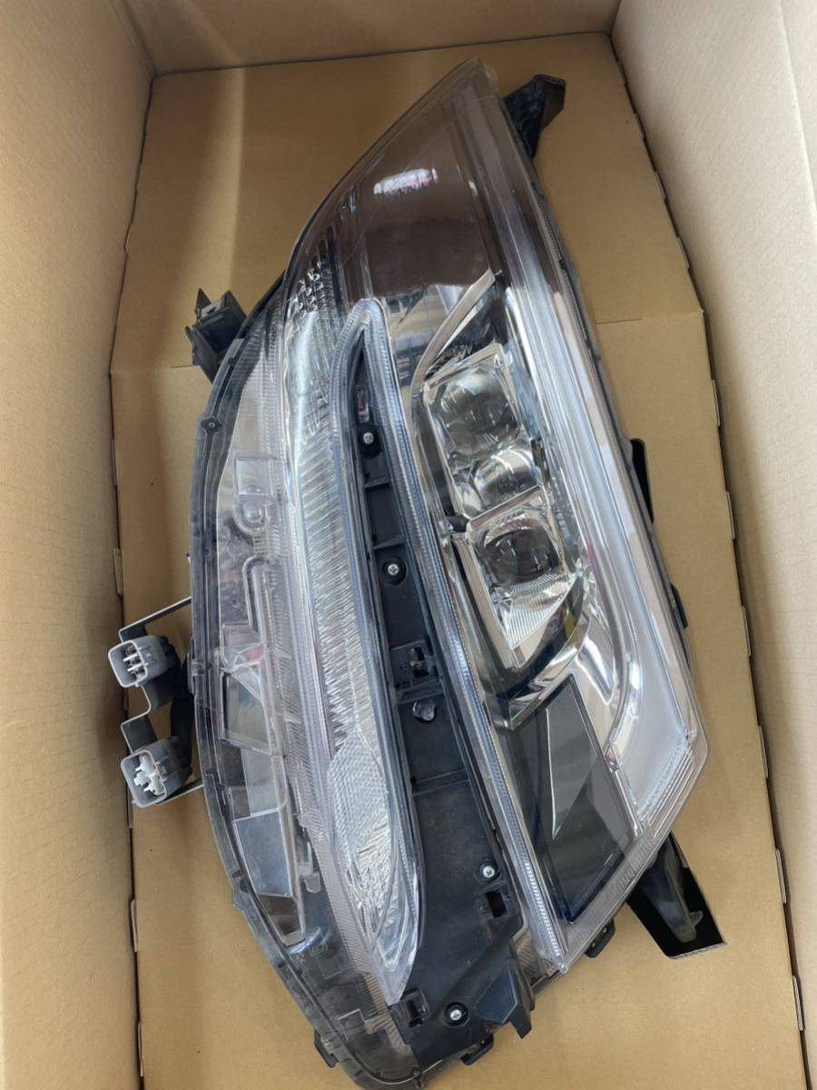 破損無し】トヨタ エスクァイア 右ヘッドライト LED 中古 後期 令和1年