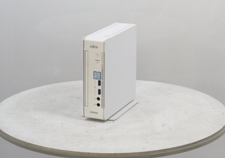 FUJITSU FMVB13005 ESPRIMO Q558/B　Core i3 9100T 3.10GHz 8GB 256GB(SSD)■1週間保証