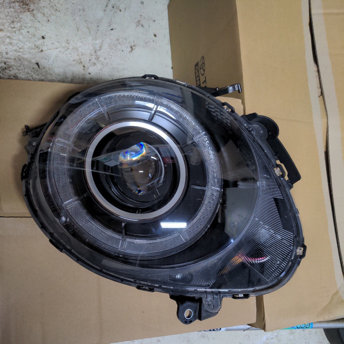 ヴェゼル DAA-RU3 左ヘッドランプASSY 33150-T7A-J51 335771