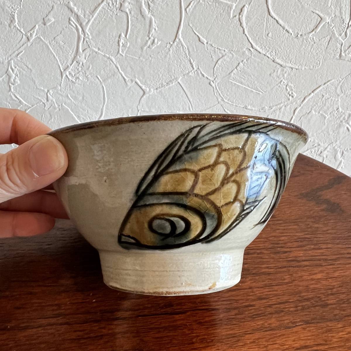 宮城須美子作(人間国宝金城次郎氏の長女) 茶碗 やちむん焼き 魚紋線