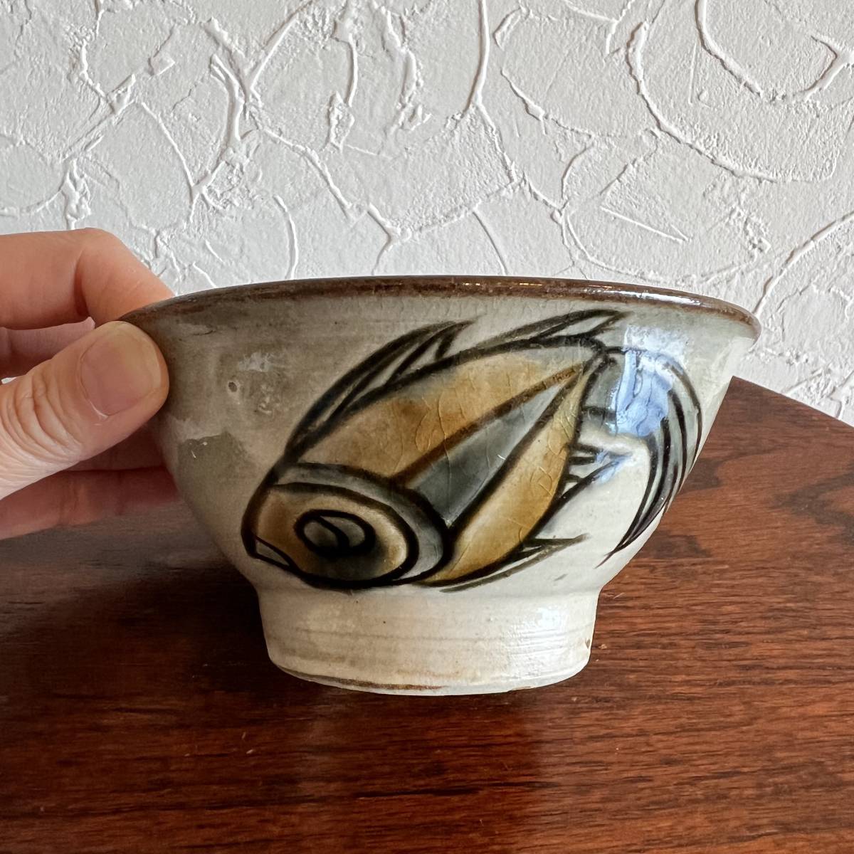 宮城須美子作(人間国宝金城次郎氏の長女) 茶碗 やちむん焼き 魚紋線 宮城須美子作(人間国宝金城次郎氏の長女) 茶碗 やちむん焼き 魚紋線