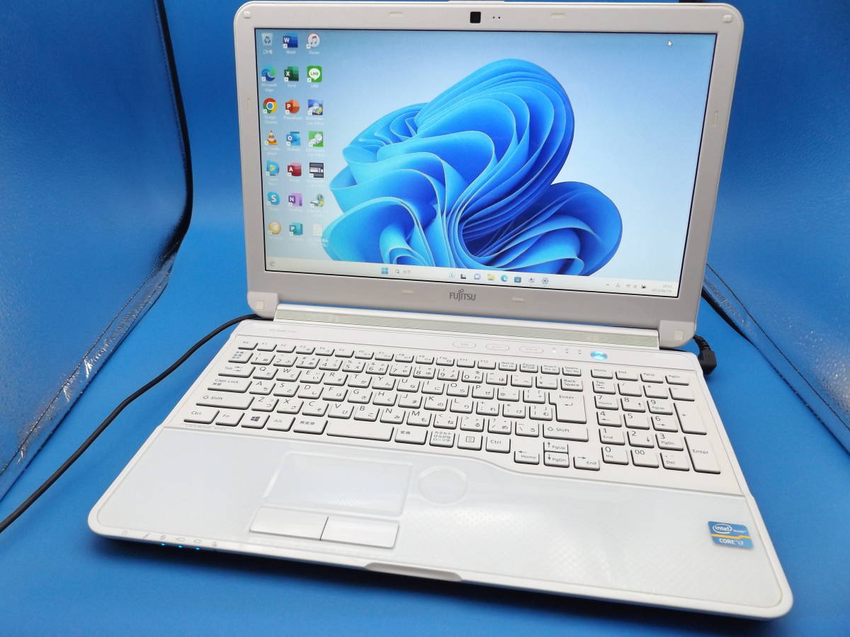 新品SSD512GB【Core i7】富士通LIFEBOOK/AH53/K☆アーバンホワイト
