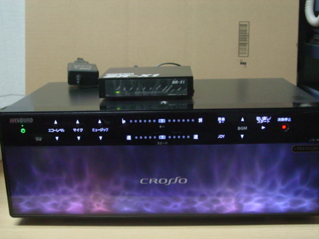 JOYSOUND/UGA/BMBの通信カラオケCROSSO/JS-WXP ブロードバンドルーター付き その1