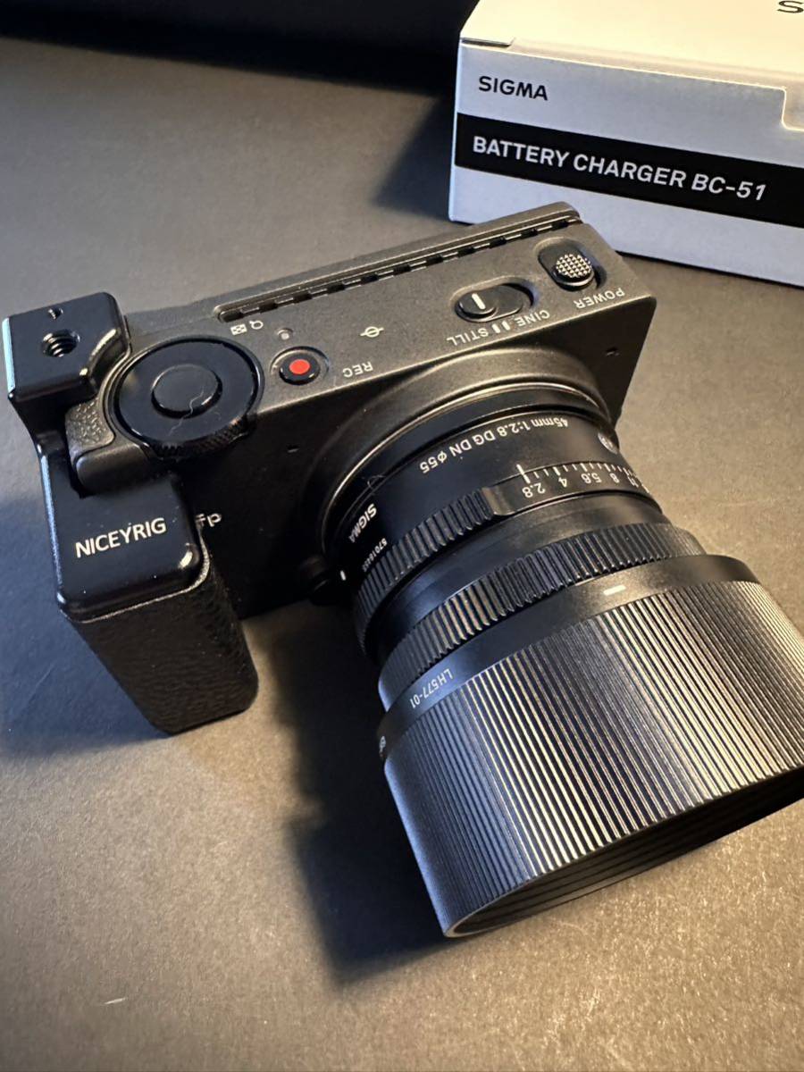 【5月ヨドバシ購入ほぼ新品コンディション】シグマ fp 45mmf2.8 DGDN KIT 1円から