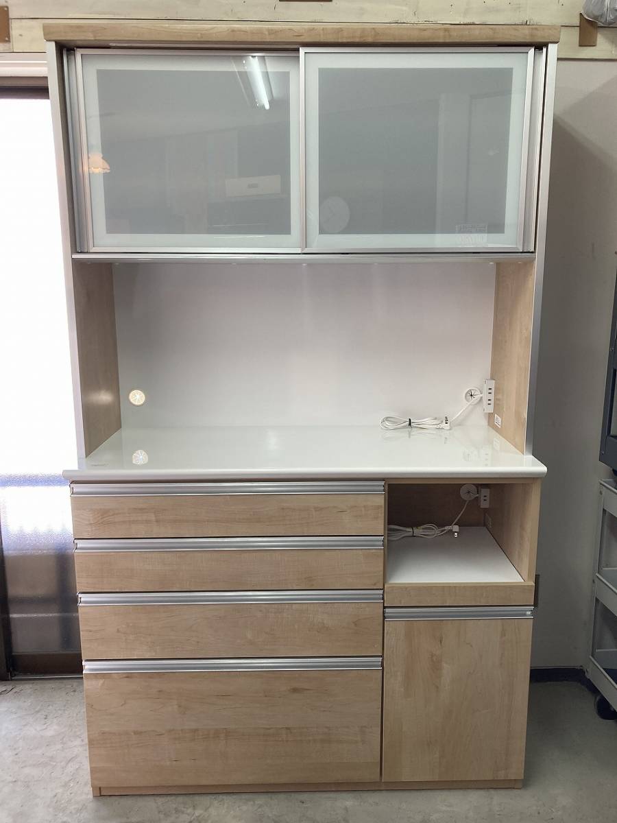 古賀家具工業株式会社 古賀 – 食器棚 古賀家具工業株式会社は福岡県