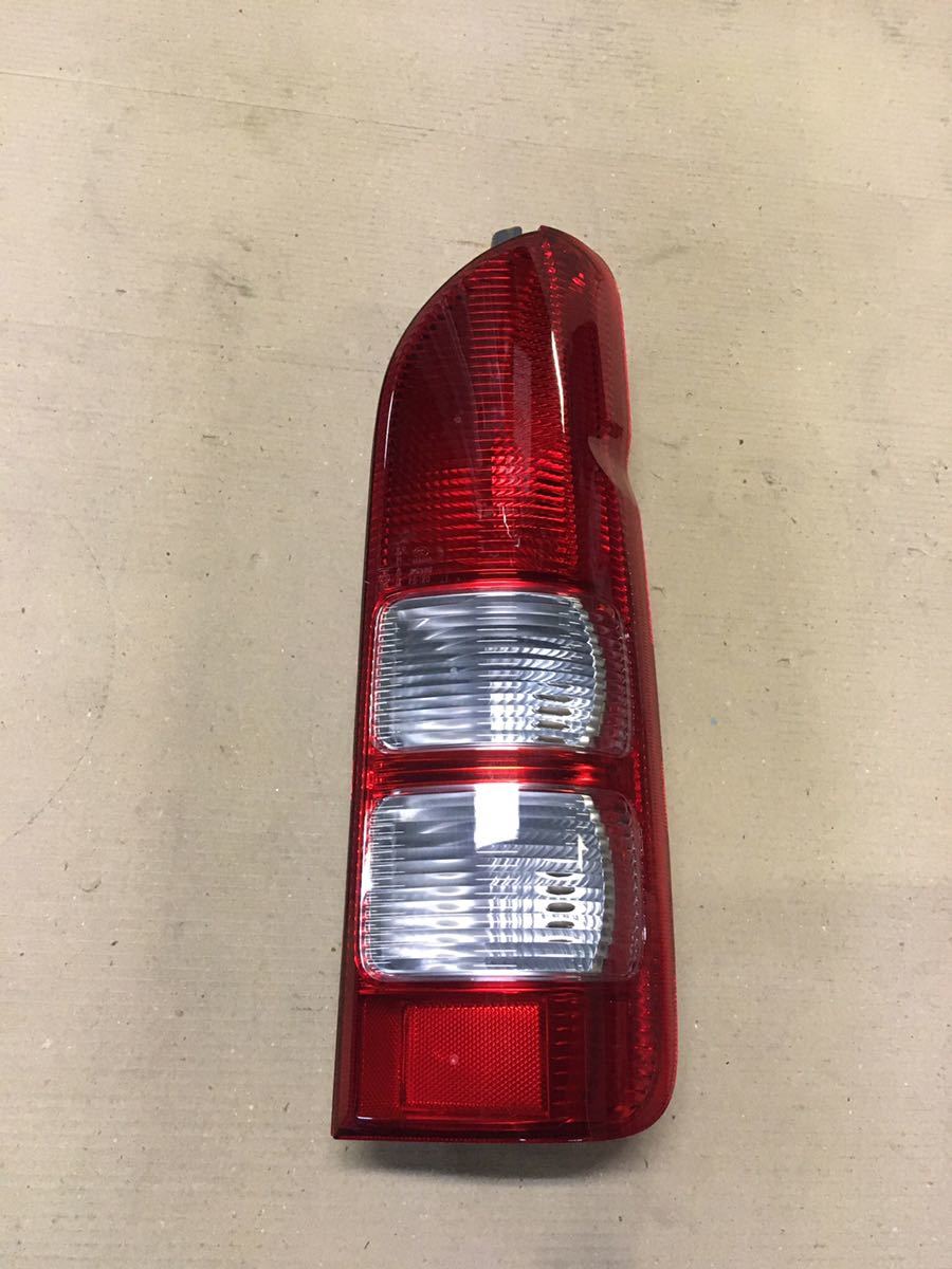ハイエース 200 200系 純正 テールランプ テールライト KOITO 26-120 トヨタ
