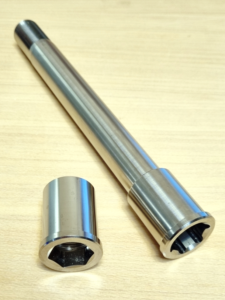 143-A-1-2 ◇ テスト出品~！ カワサキZX-6Rチタン合金フロントアクスル