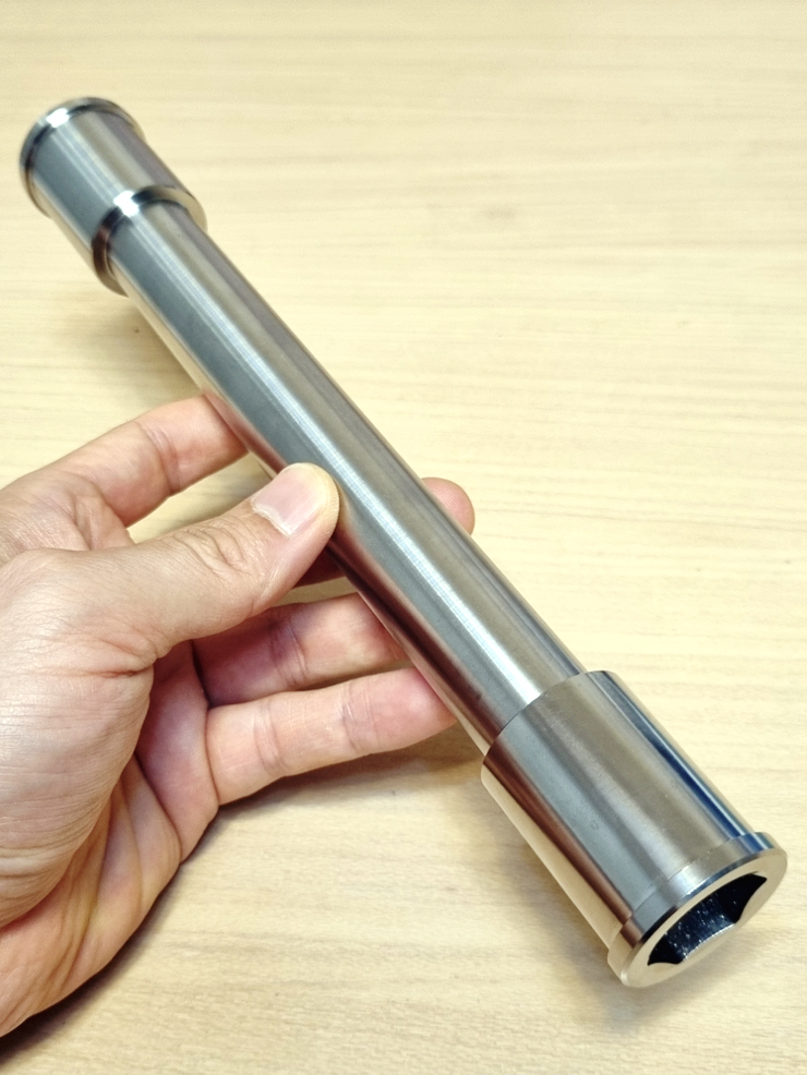 143-A-1-2 ◇ テスト出品~！ カワサキZX-6Rチタン合金フロントアクスル