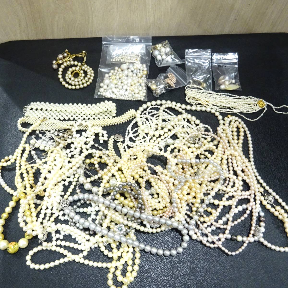1円～ パール？ 真珠? まとめ 約1586ｇ位 現状品 ペンダント イヤリング ネックレス バラ など アクセサリー