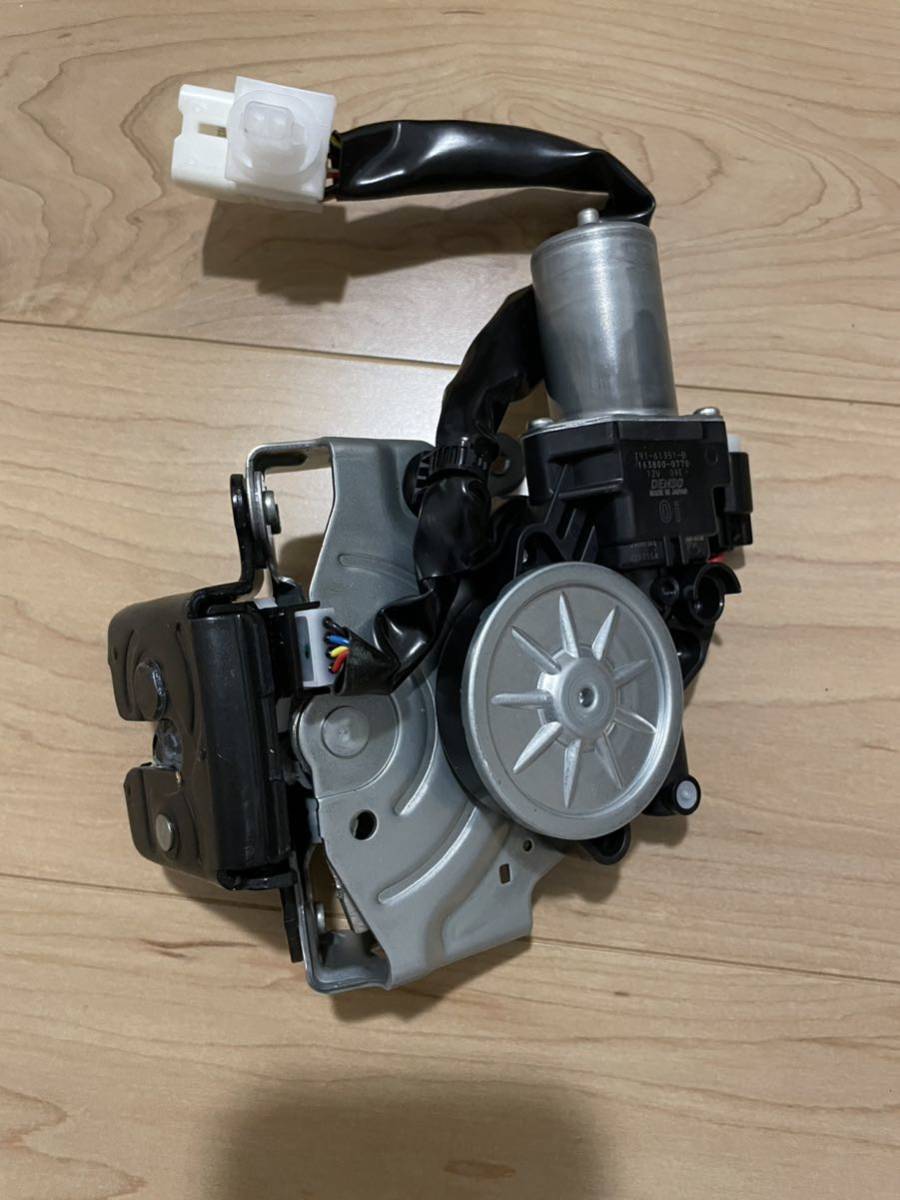 トヨタ ヴォクシー/ノア/エスクワィア80系 前期専用 車速連動ロック&ハザード トヨタ純正　ヴォクシー80系　バックドア　イージークローザーロック