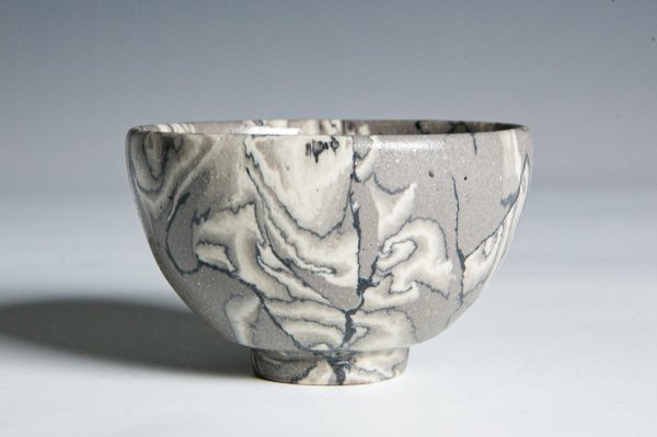 作家物 陶芸 鉢 共箱・しおり付き 銘「七斗美」 直径約29cm 作家物 陶芸 鉢 共箱・しおり付き 銘「七斗美」 直径約29cm - メルカリ