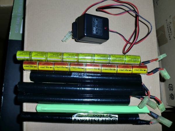 AK用バッテリ－（うなぎ）＋マルイ充電器