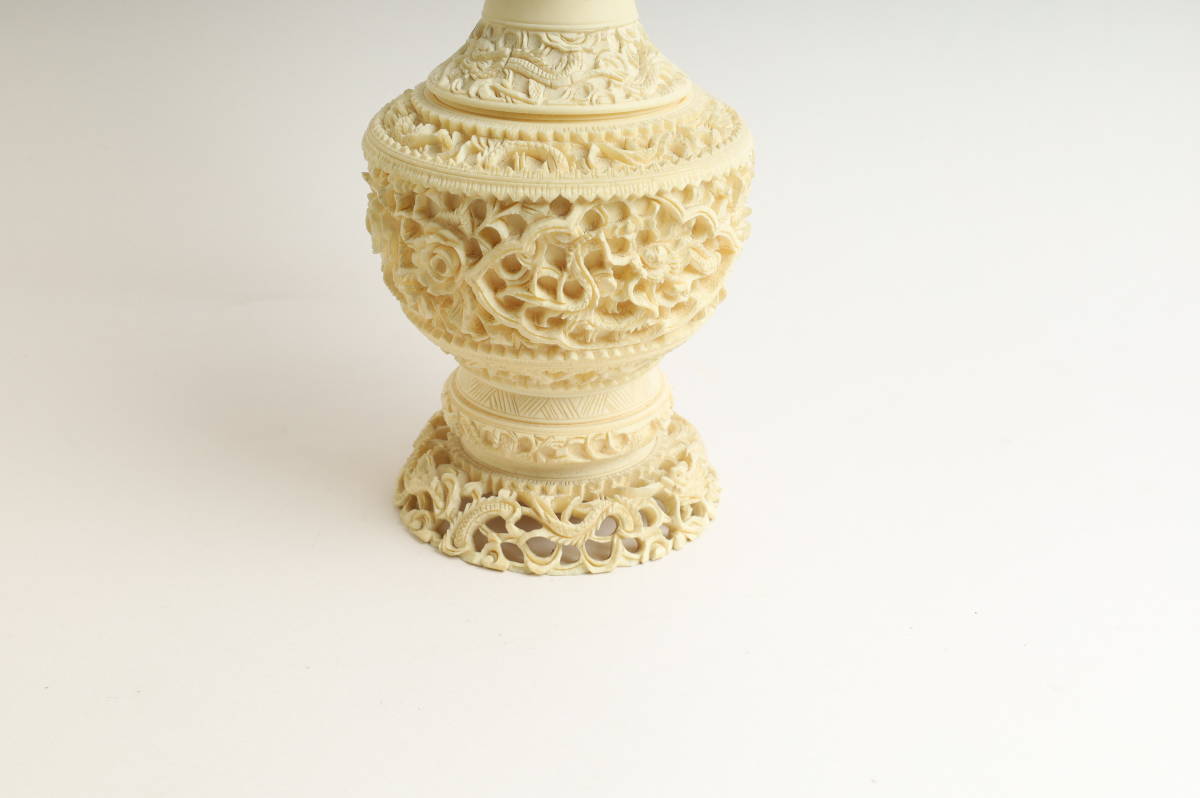 象牙風 細密彫刻 花瓶 入れ物 美術品 アンティーク