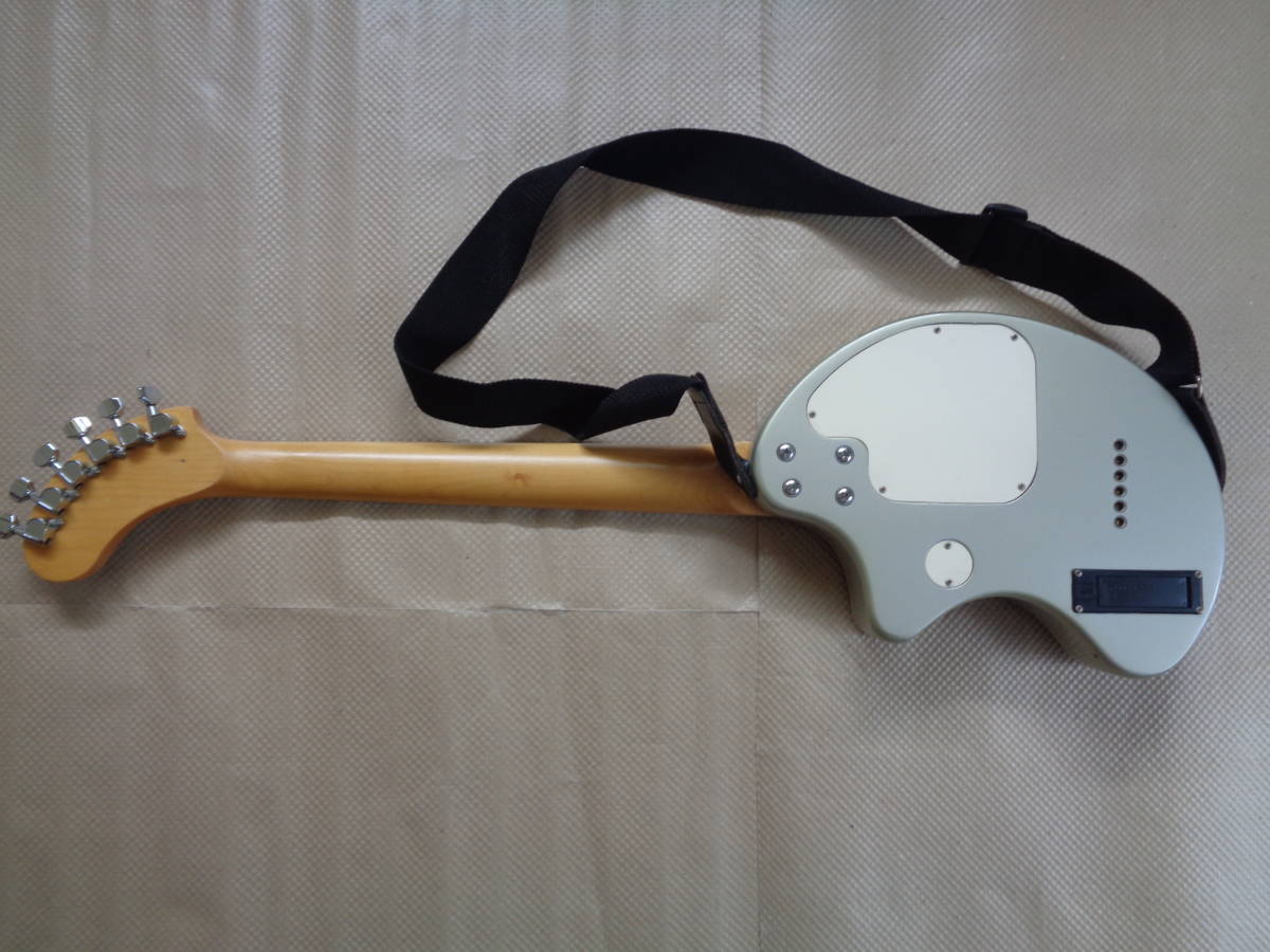 FERNANDES ZO-3 アンプ内蔵エレキギター ウルトラマン仕様