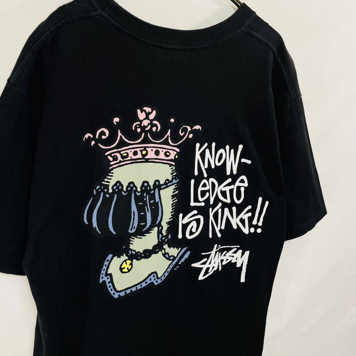 ステューシー バックプリント Tシャツ M 美品 ストリート クラウンロゴ STUSSY 両面プリント 半袖Tシャツ 黒 ブラック 騎士 グラフィックT