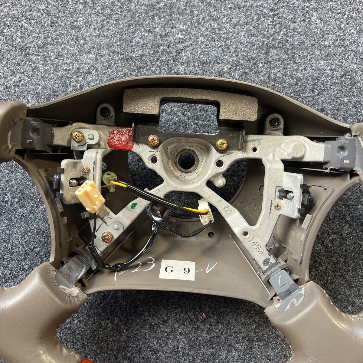トヨタ プログレ JCG10 ステアリングホイール ハンドル プログレ JCG10 ハンドル （管理 希少品☆トヨタプログレ☆純正ハンドル純正ステアリング☆本革 TOYOTA